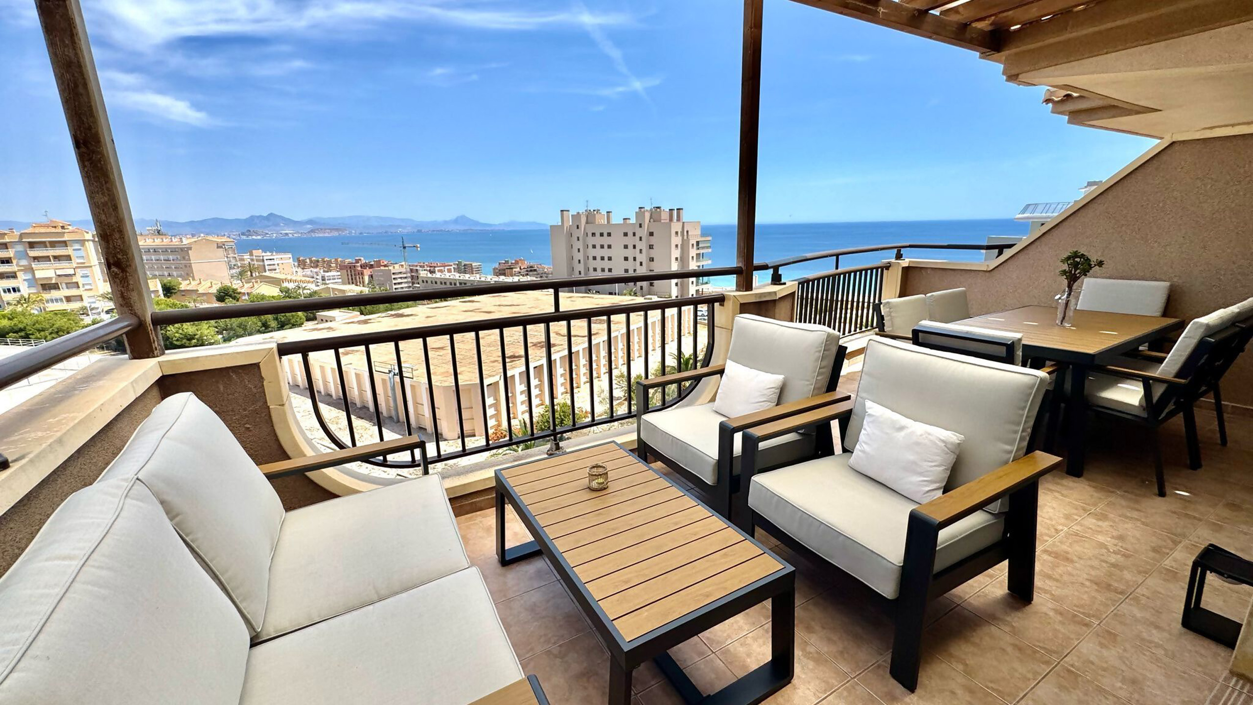 Fotografía 1 de eme de Maison – Balcony Carabassí